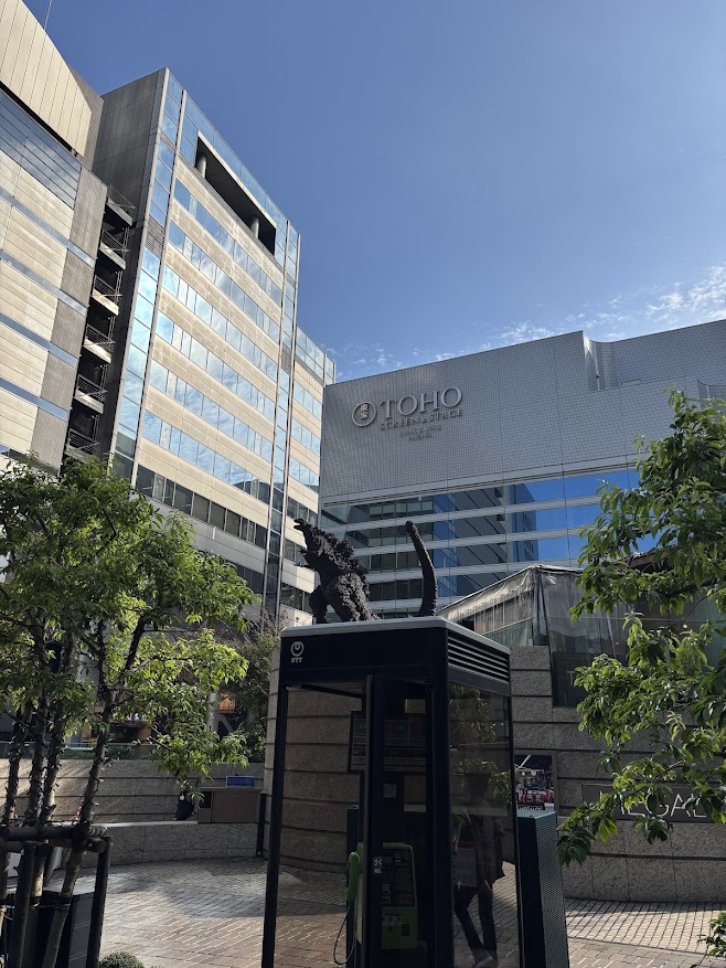 日比谷ゴジラスクエアのゴジラ像