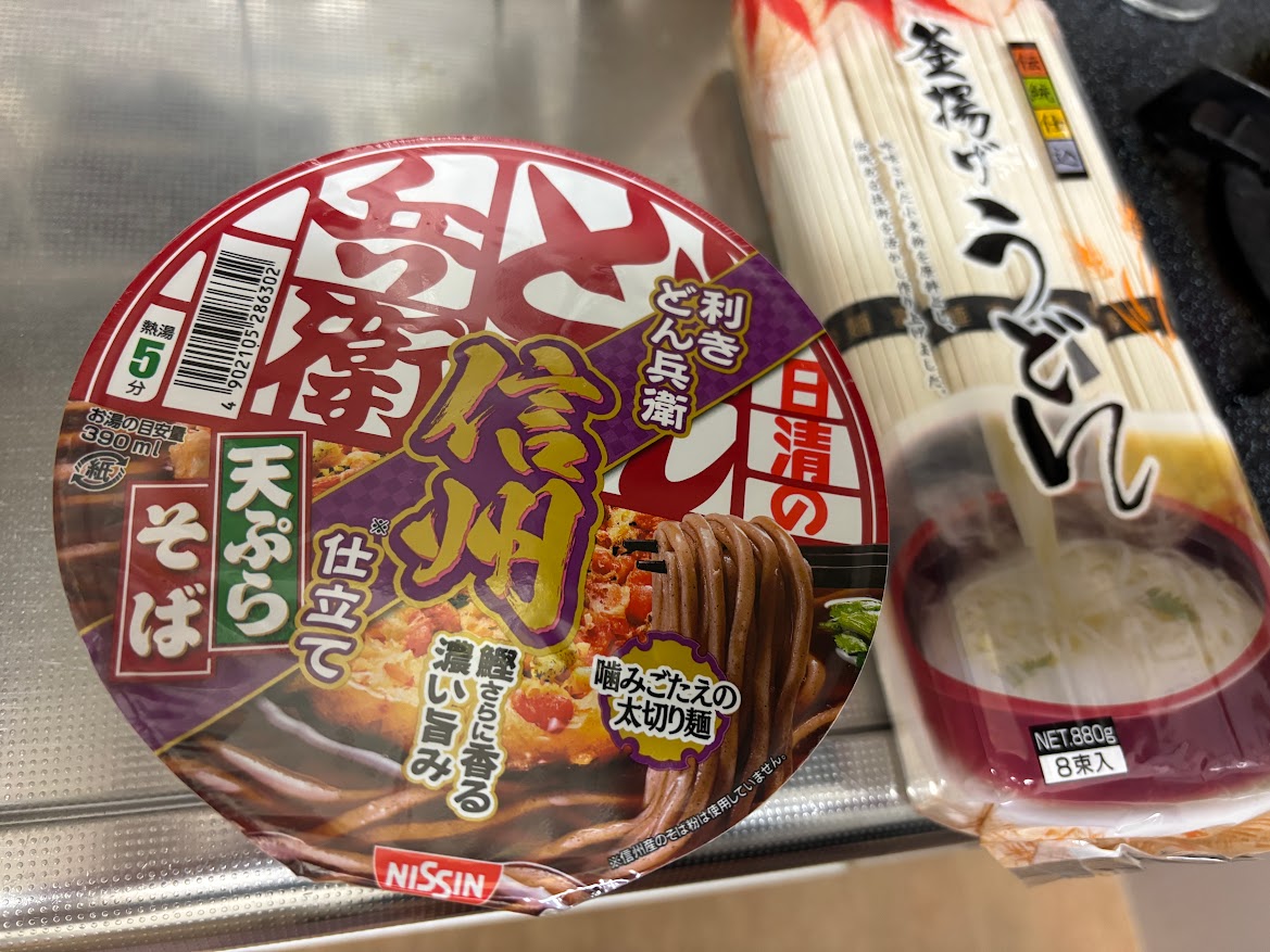 日清の利きどん兵衛 信州仕立て 天ぷらそば（噛みごたえの太切り麺、鰹さらに香る濃い旨み）