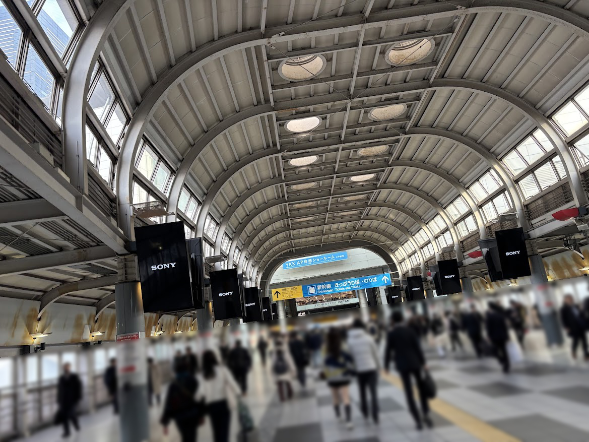 品川駅のプレイステーション30周年広告