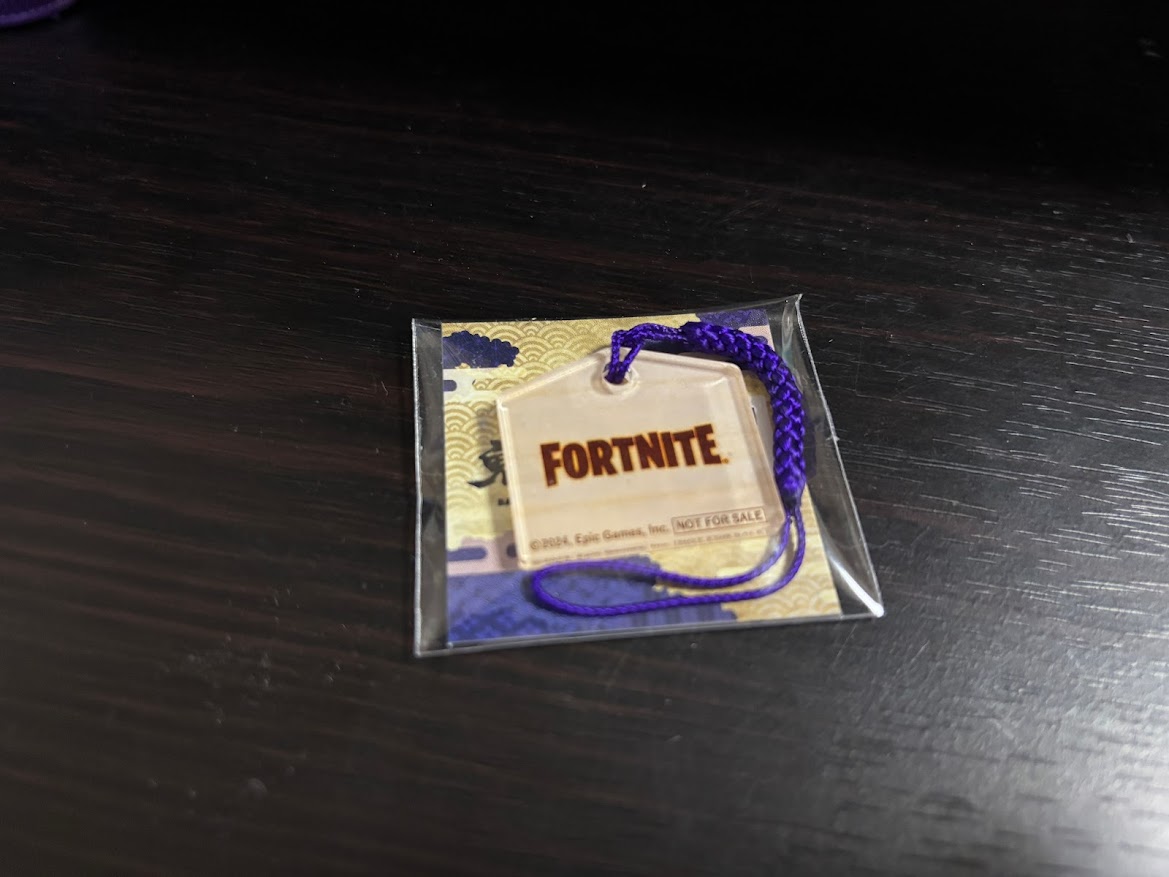 品川駅でFORTNIGHT（フォートナイト）のキーホルダー？絵馬？をもらった