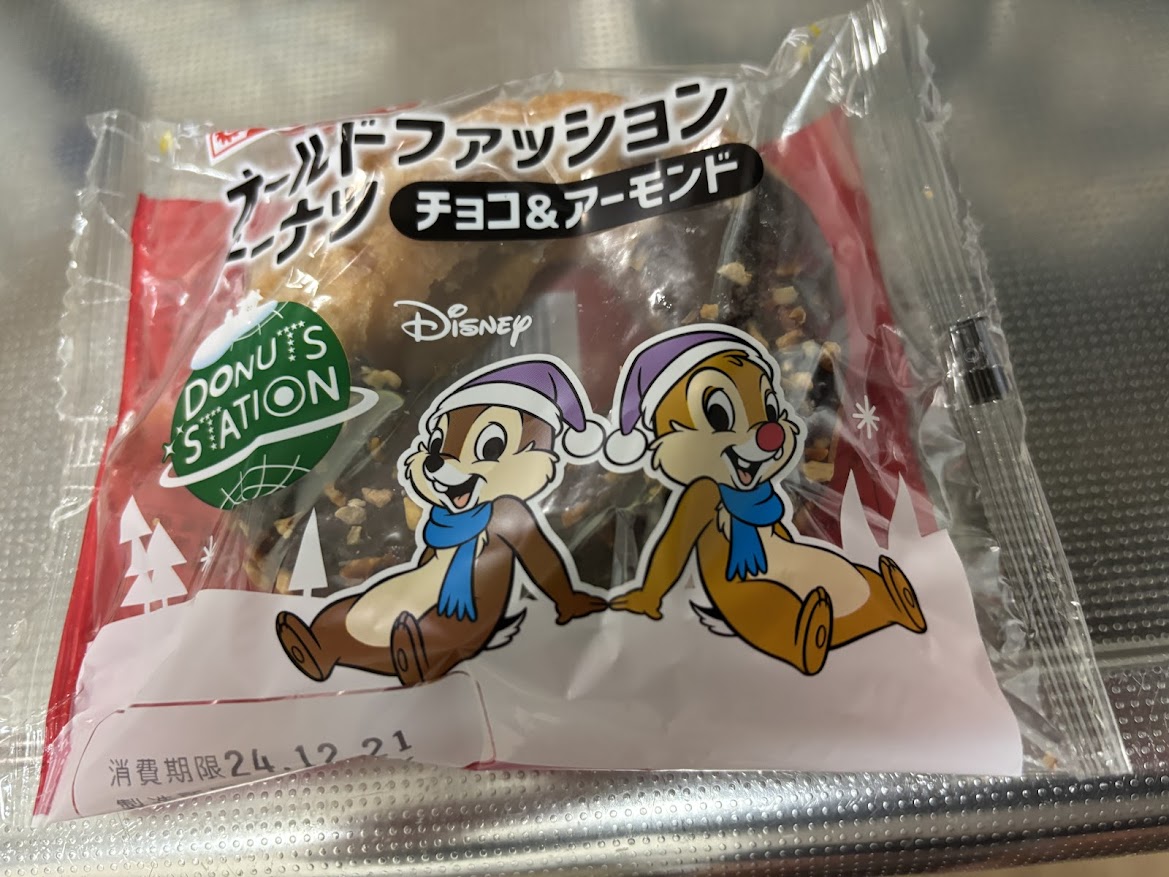 ヤマザキ オールドファアッションドーナツ（チョコ＆アーモンド）ディズニーパッケージ