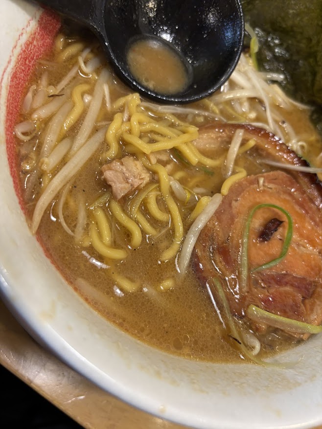 要町駅近くの味噌専門 ラーメン味來（味来？）でみそらーめん（味噌ラーメン）の麺
