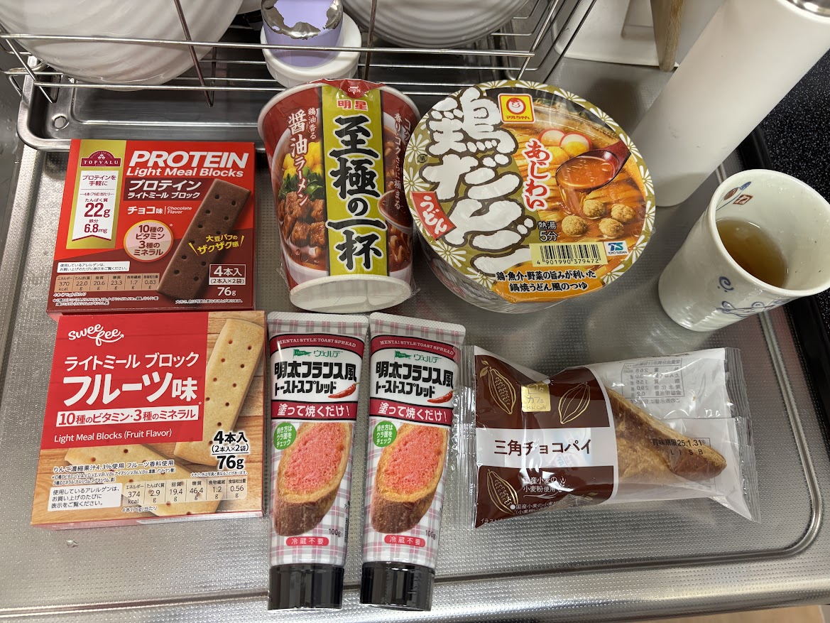 トップバリュ プロテイン ライトミールブロック チョコ味、フルーツ味、明星 至極の一杯 鶏油香る醤油ラーメン、マルちゃん 味わい鶏だんごうどん、ヴェルデ 明太フランス風トーストスプレッド、ヤマザキ 三角チョコパイ