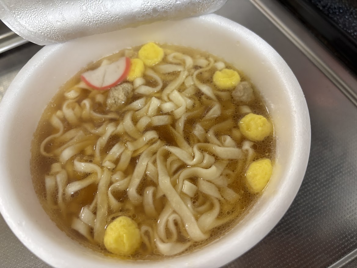 マルちゃんのカップうどん「あじわい鶏だんご うどん（鶏・魚介・野菜の旨みが利いた鍋焼うどん風のつゆ）」