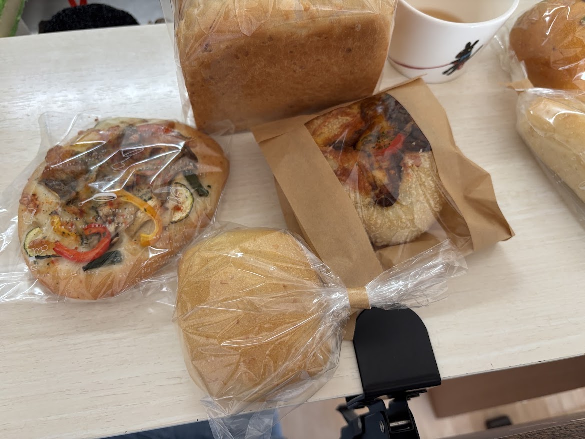 天然酵母ごはんパンle ciel〜るしえるで買って来た惣菜パン