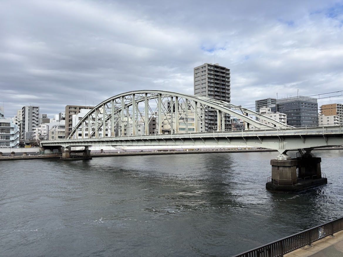 隅田川テラス、ベンチで休憩