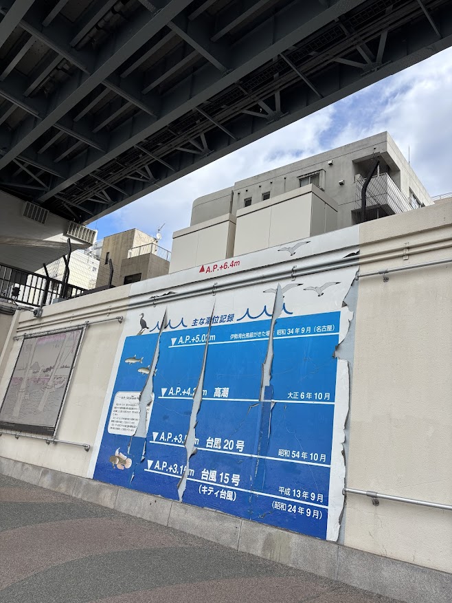 隅田川テラス、ベンチで休憩