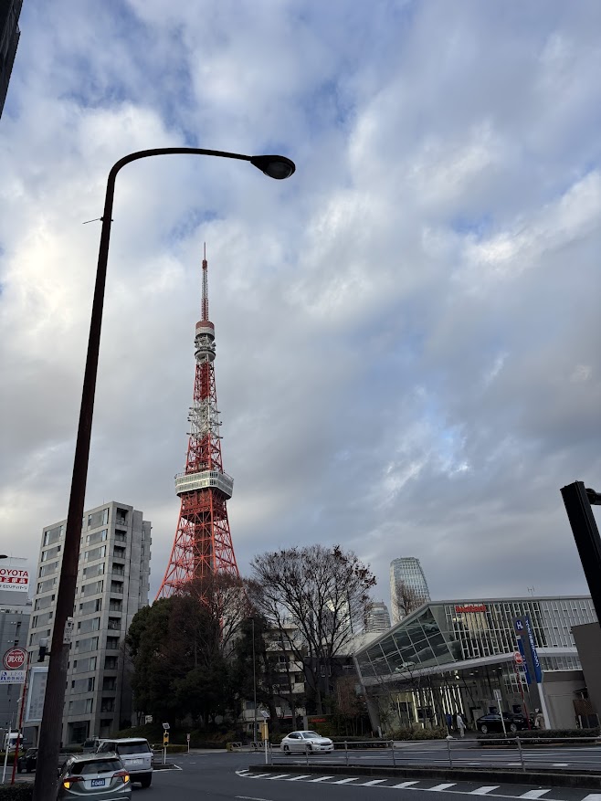 赤羽橋駅近くから東京タワー