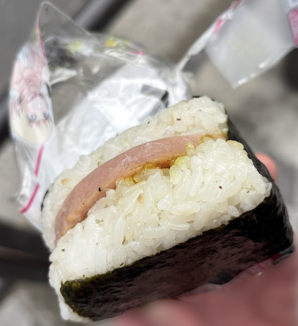 具だくさんおむすび ポーク&カレー 中身