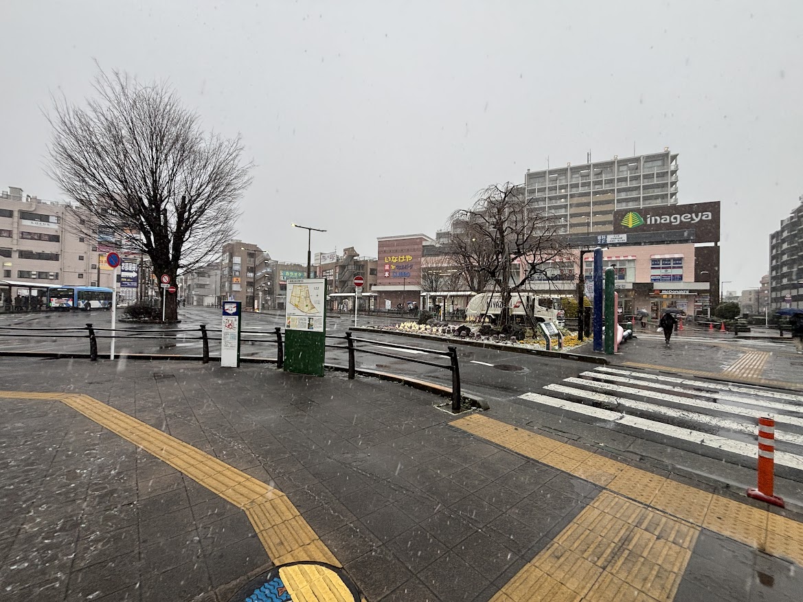 花小金井駅北口でも雪