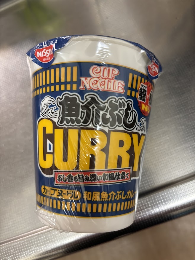 日清 カップヌードル 魚介ぶしカレー（ぶし香る旨み深い和風仕立て 鰹×鯖 Wぶし）
