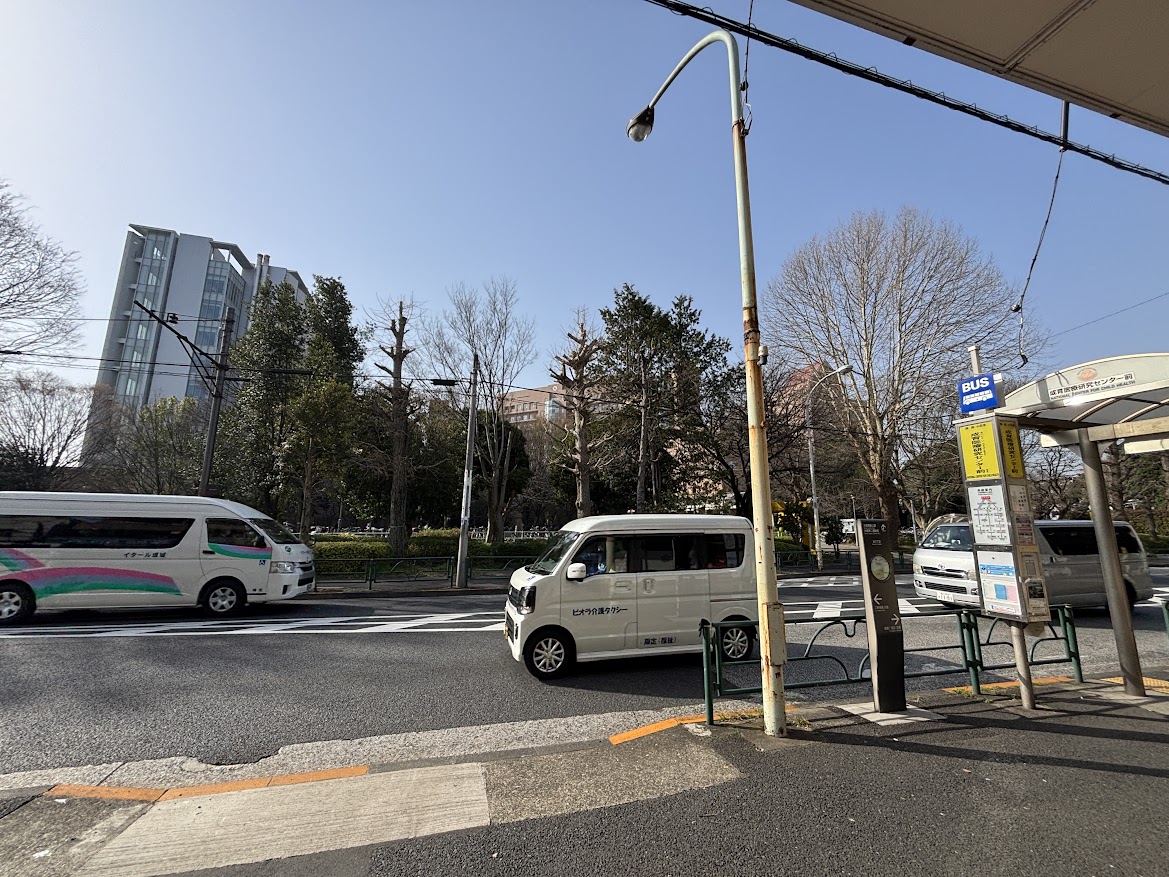 成育医療研究センター前バス停