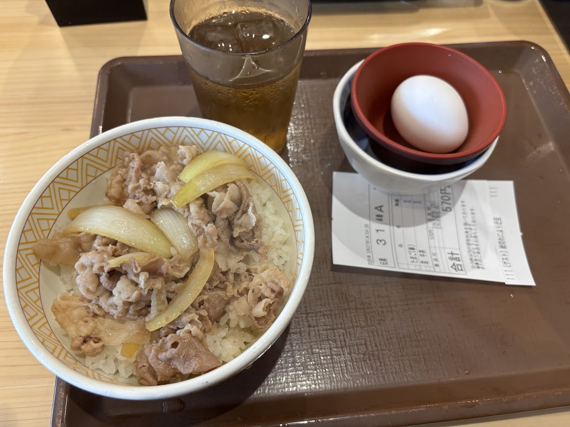 すき家 溜池山王店で牛丼（並盛）とたまご（玉子）