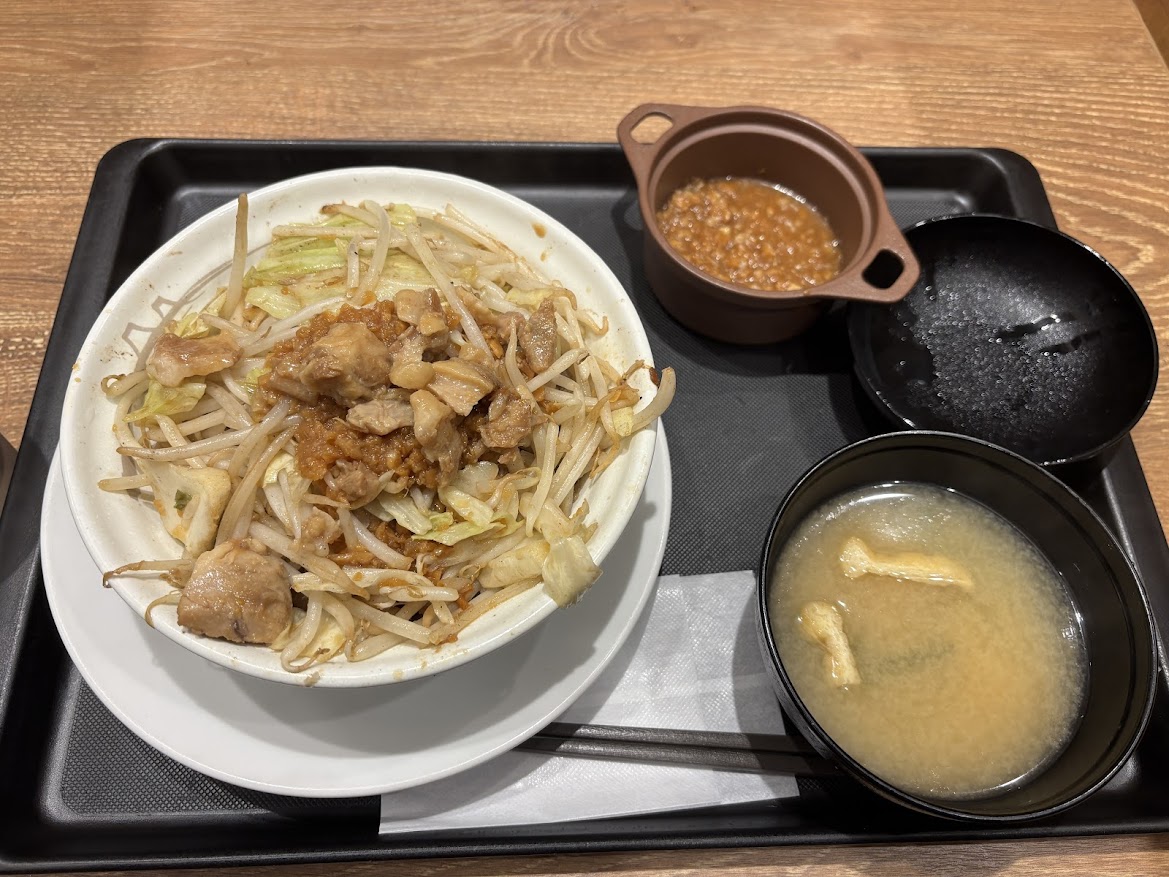 松屋 渋谷桜丘店（マイカリー食堂併設）で"インスパイア系松郎牛めし"「ニンニク野菜牛めし」