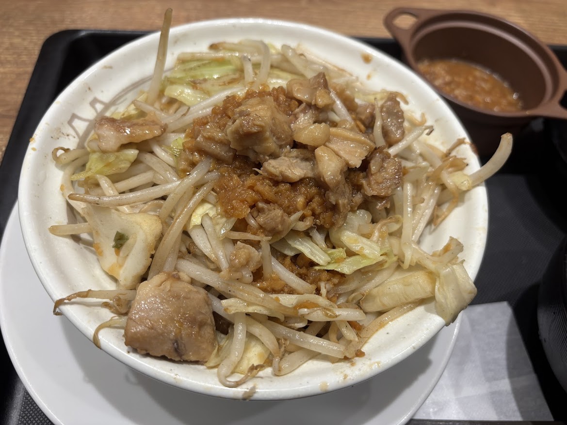 松屋 渋谷桜丘店（マイカリー食堂併設）で"インスパイア系松郎牛めし"「ニンニク野菜牛めし」