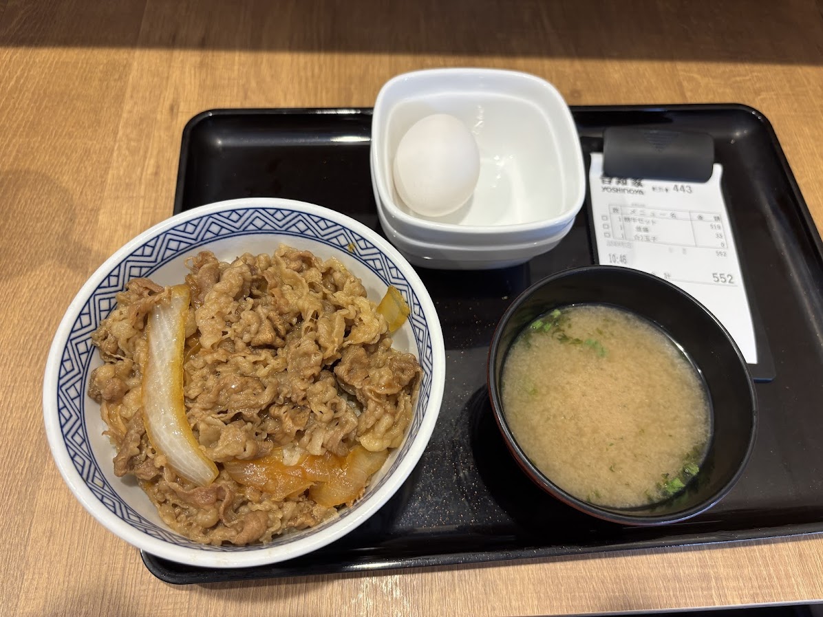朝牛セット 並盛（味噌汁付き、選べる小鉢は玉子）