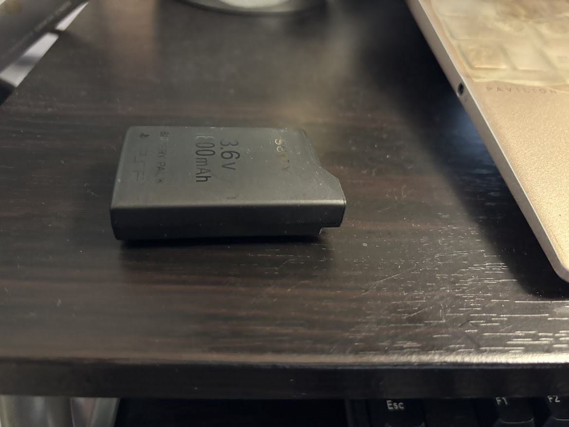 膨張したPSP-110のリチウムイオンバッテリー