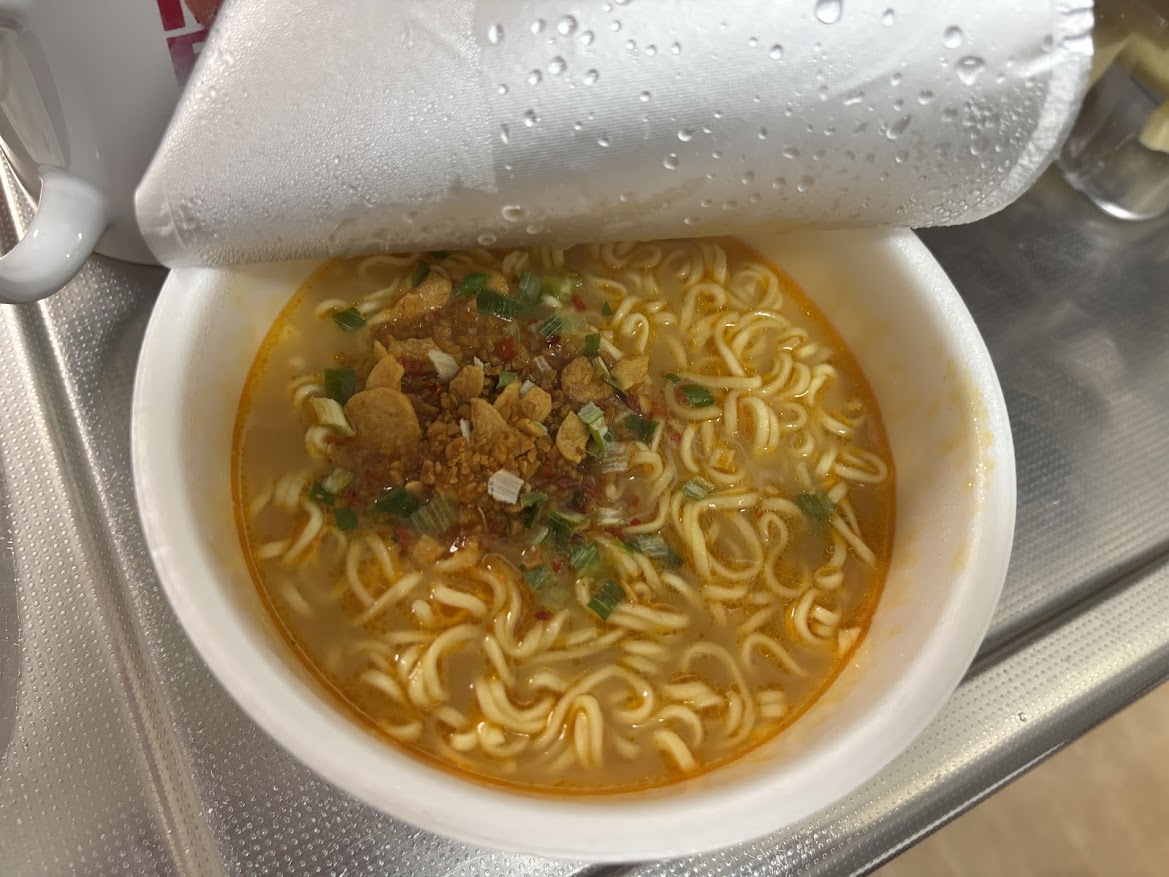 ニュータッチ 大蒜 コク極まる にんにく味噌ラーメン【カップ麺】