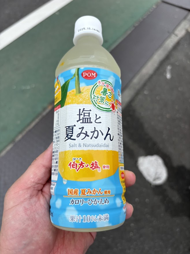 株式会社アイパーク 珍しい種類とお安い飲み物の自販機 T-1343で購入したPON 水分・塩分補給 暑さ対策に 塩と夏みかん 博多の塩 使用 国産 夏みかん使用 カロリー 控えめ 果汁10%未満 500mlペットボトル