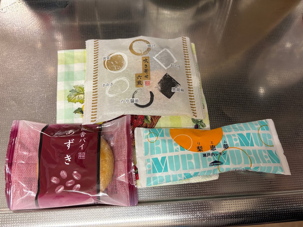 もらったお菓子 吹き寄せ六煎(揚げ、おこげ、黒胡麻、のり醤油、あおさ、抹茶)、田舎パイ あずき、梨恵夢(りえむ)瀬戸内レモン