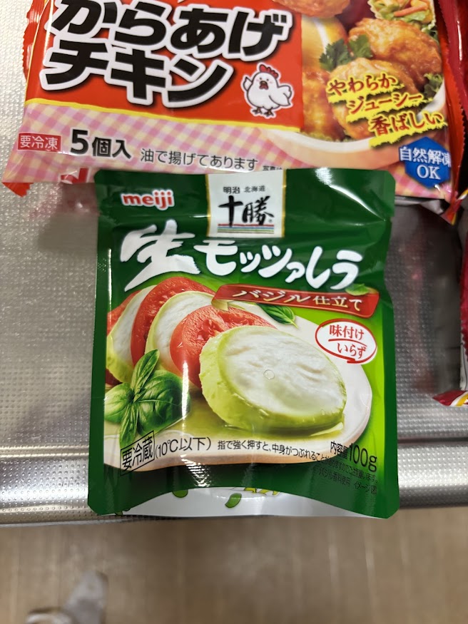 明治 北海道十勝 生モッツァレラ バジル仕立て（味付けいらず）