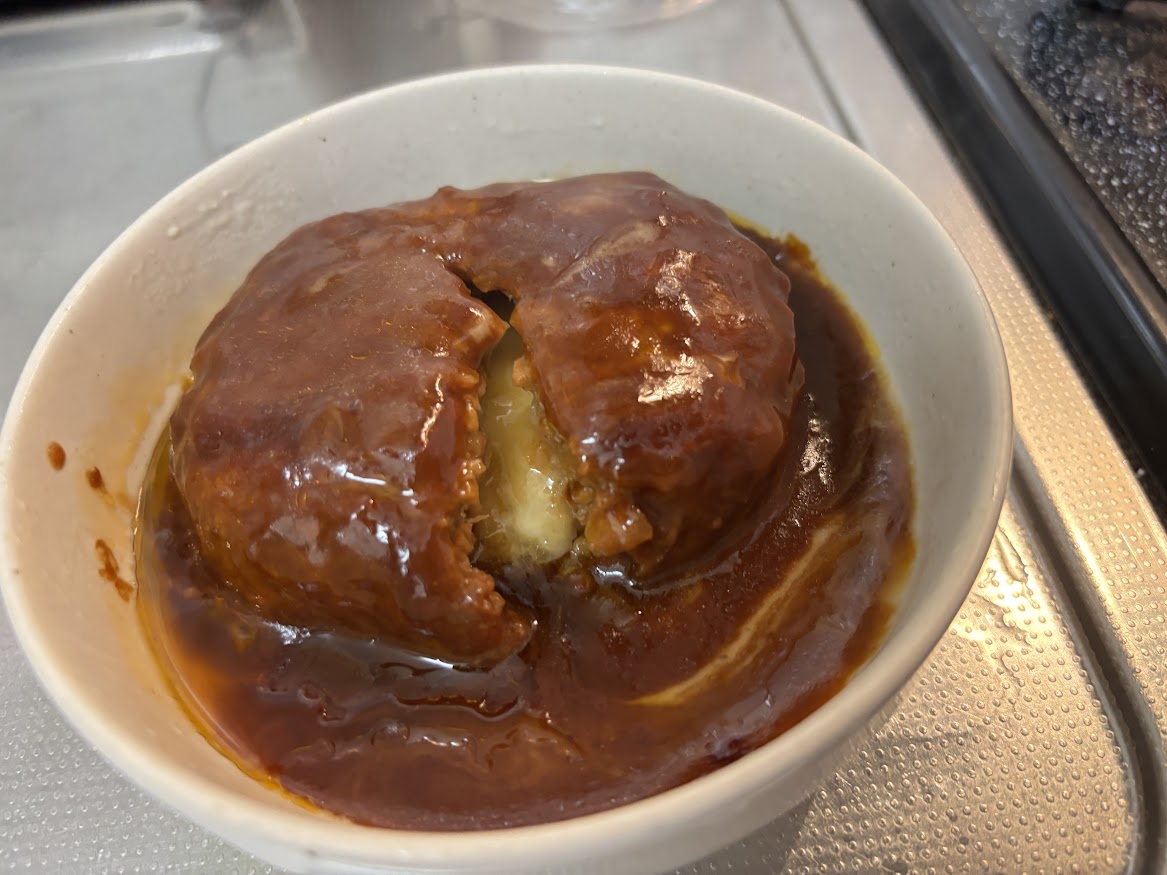 西友のPB「みなさまのお墨付き とろける4種のチーズ 直火焼ハンバーグ」完成