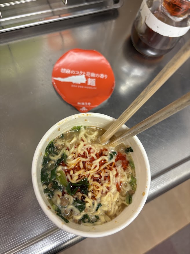 西友のPB みなさまのお墨付き「胡麻のコクと花椒の香り 担々麺」【カップラーメン】