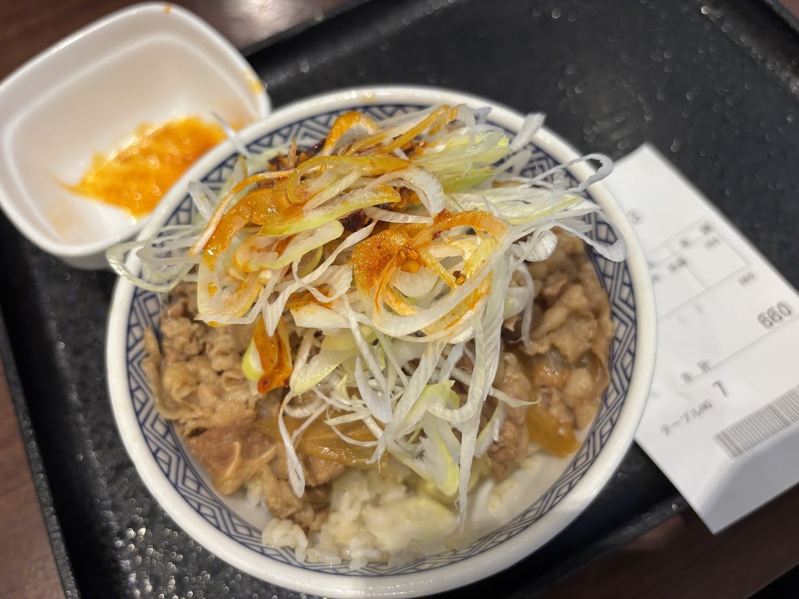 吉野家 虎ノ門店でねぎラー油牛丼（並盛）
