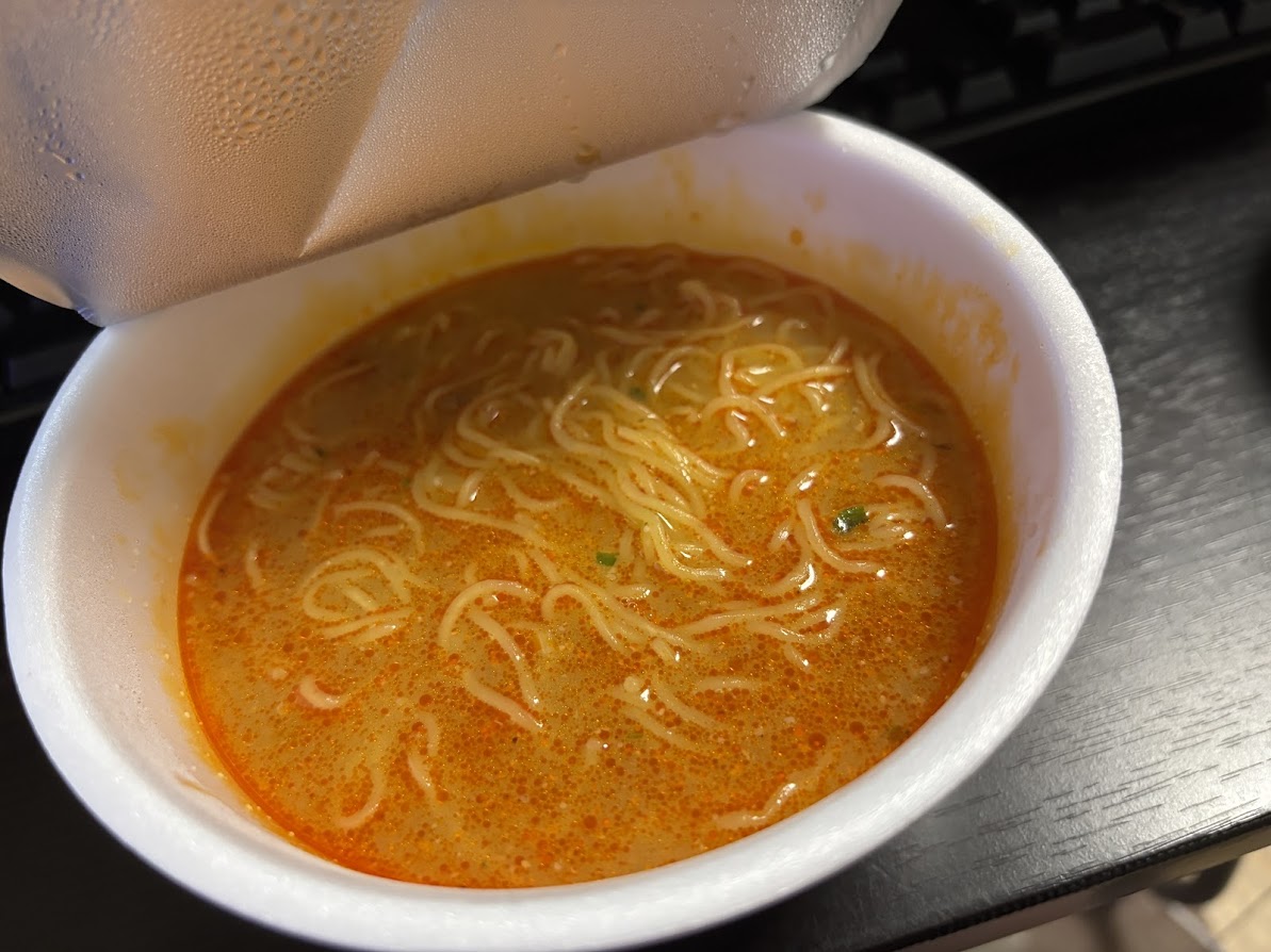 【ノンフライ麺で全粒粉入り】日清麺職人 香味焙煎胡麻使用 濃厚担々麺【カップ麺】