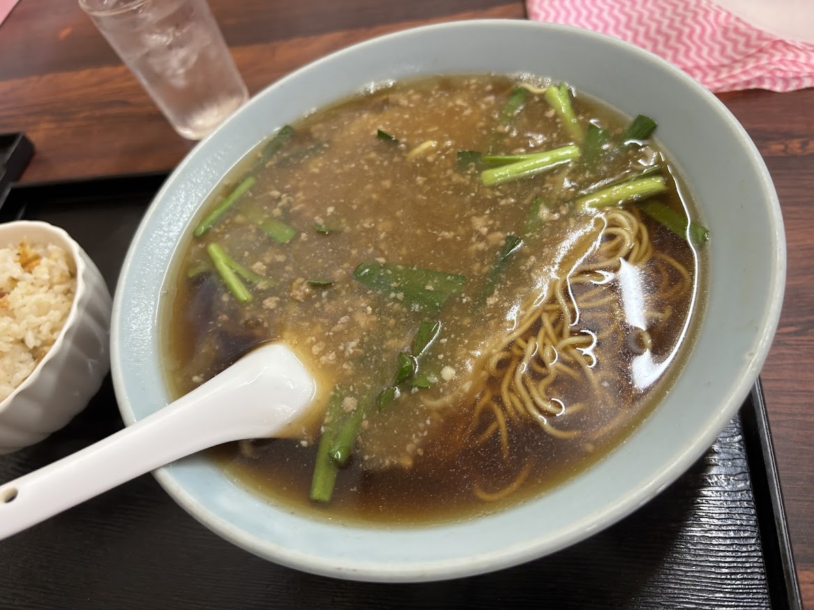 浦和駅近くの昭和レトロな中華料理屋？食堂？のいこい食堂でスタミナラーメン＋半チャーハン セット