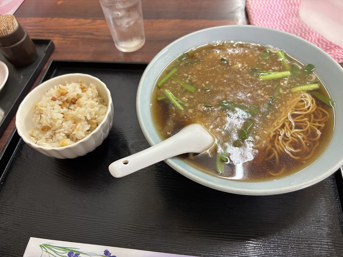 .浦和駅近くの昭和レトロな中華料理屋？食堂？のいこい食堂でスタミナラーメン＋半チャーハン セット