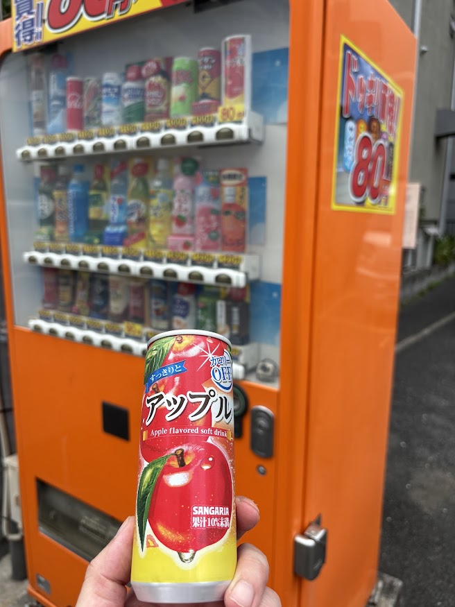 すっきりと アップル（Apple flavored soft drink）缶ジュース 80円