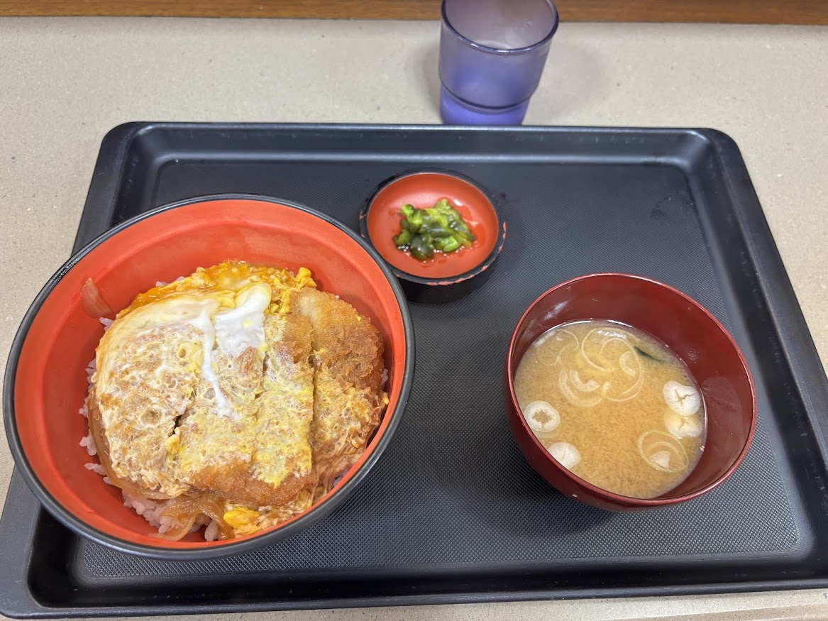 名代 富士そば 五反田店で単品かつ丼（味噌汁付き）