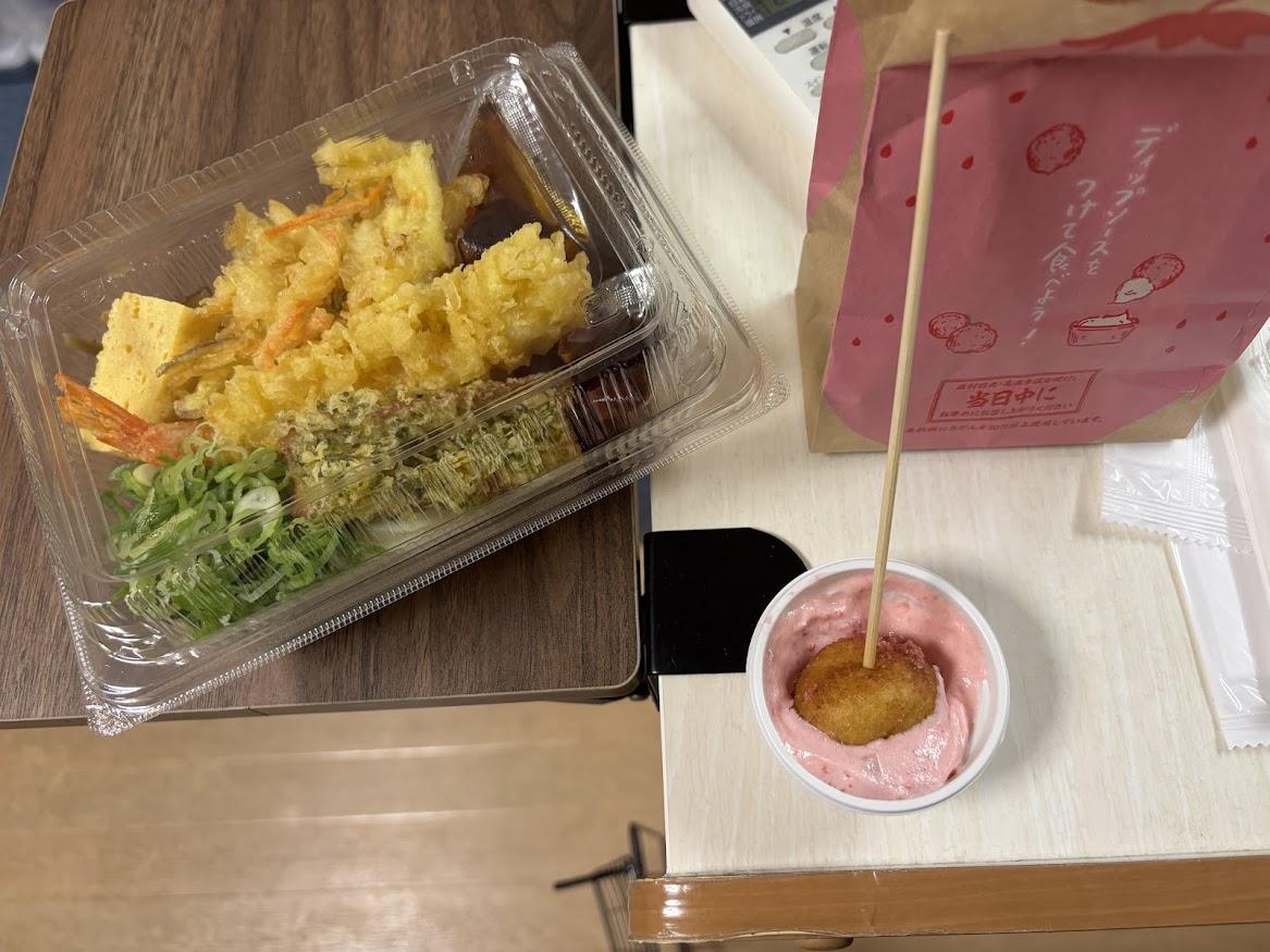 丸亀製麺 えび天と定番おかずのうどん弁当、うどーなつ いちごみるく味、シェイクピッピ のり塩まみれ味（揚げたうどん）