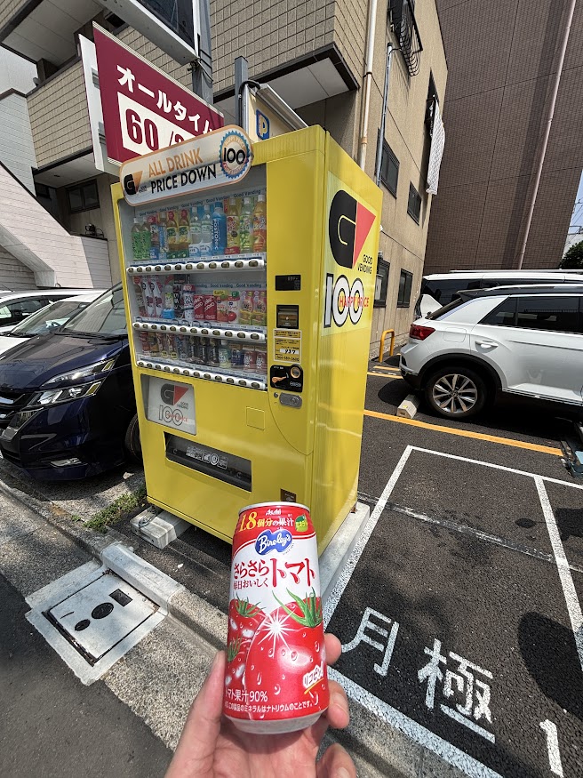 100円自販機で買ったアサヒ さらさらトマトを飲む