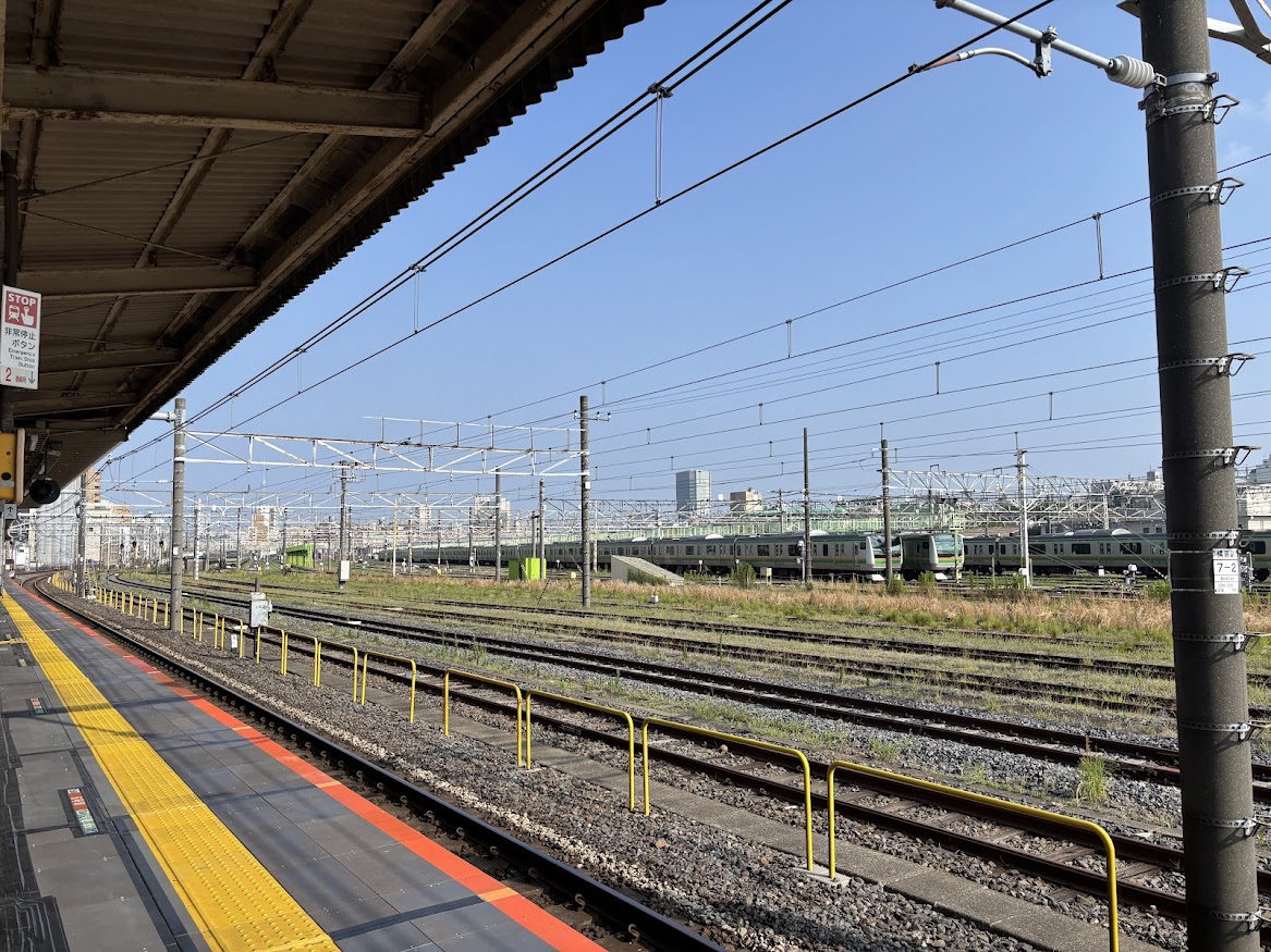 尾久駅ホームから尾久車両センター