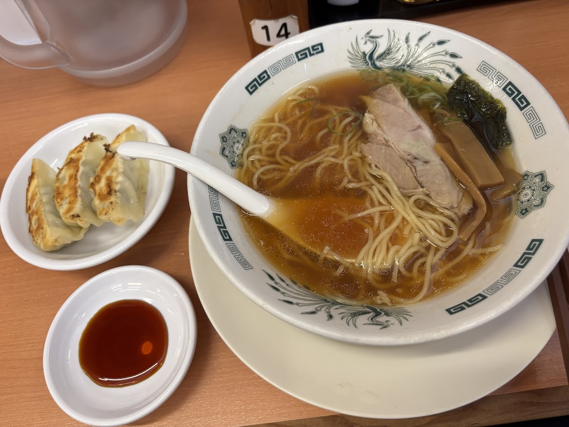 日高屋 竹ノ塚西口店で中華そばと餃子（3個）