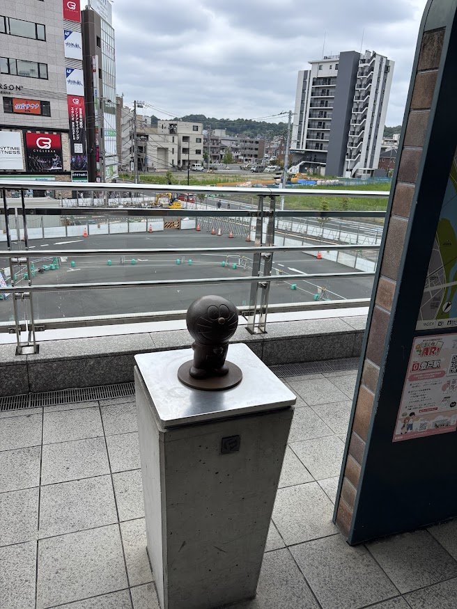 登戸駅のドラえもん像