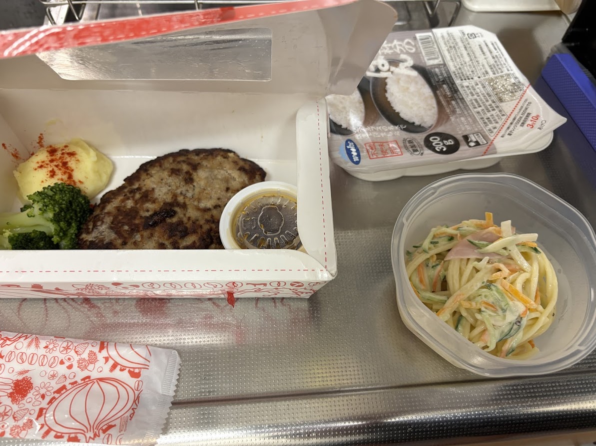 びっくりドンキー 小平大沼店で買ってきたテイクアウトのレギュラーハンバーグS