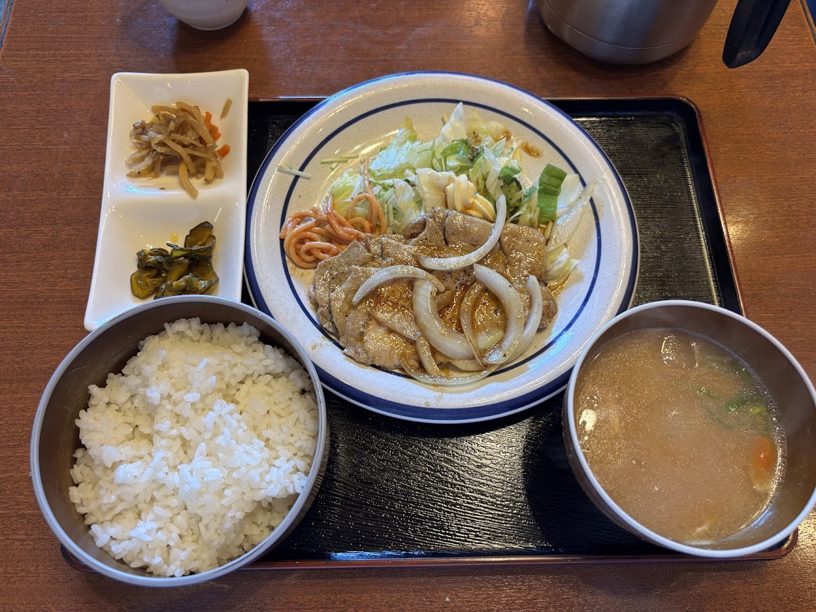 武蔵新田駅前にある居酒屋？定食屋の大衆割烹 白鶴 駅前店でランチの豚ロース生姜焼定食
