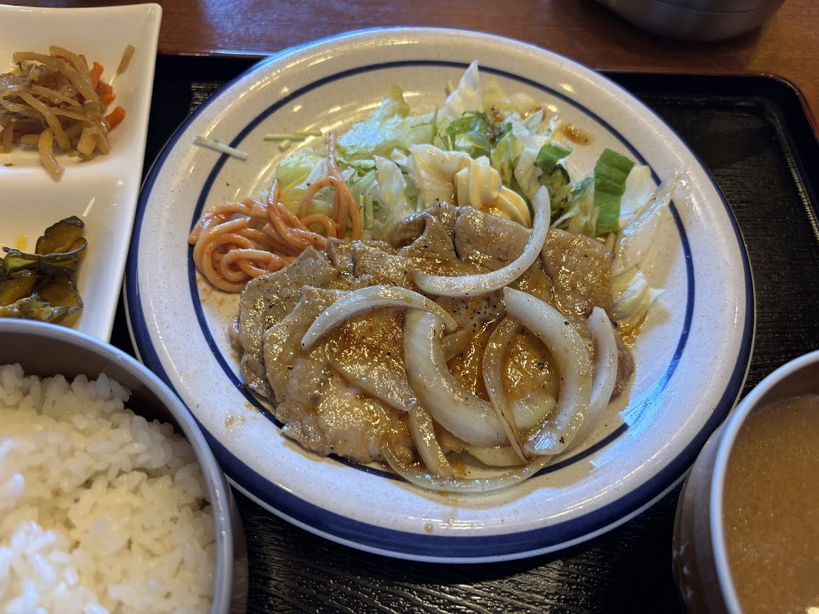 武蔵新田駅前にある居酒屋？定食屋の大衆割烹 白鶴 駅前店でランチの豚ロース生姜焼定食