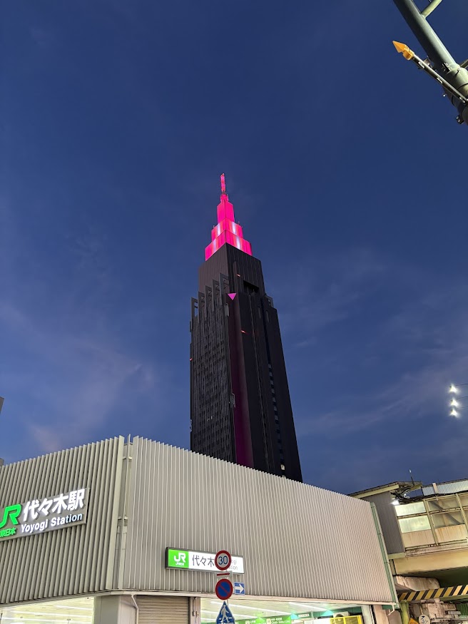 代々木駅前からNTTドコモタワーの光