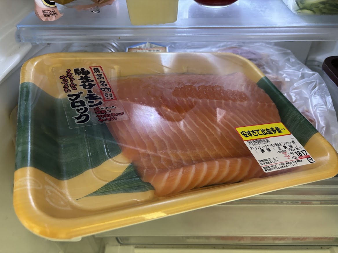 ロピアの魚萬名物！！ ノルウェーからやってきた純正サーモンブロック