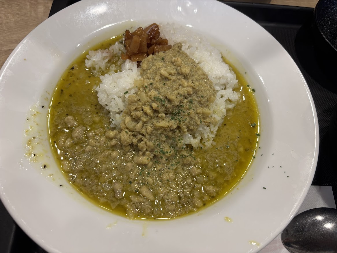 松屋 飯田橋駅前店で期間限定 ドライグリーンカレー