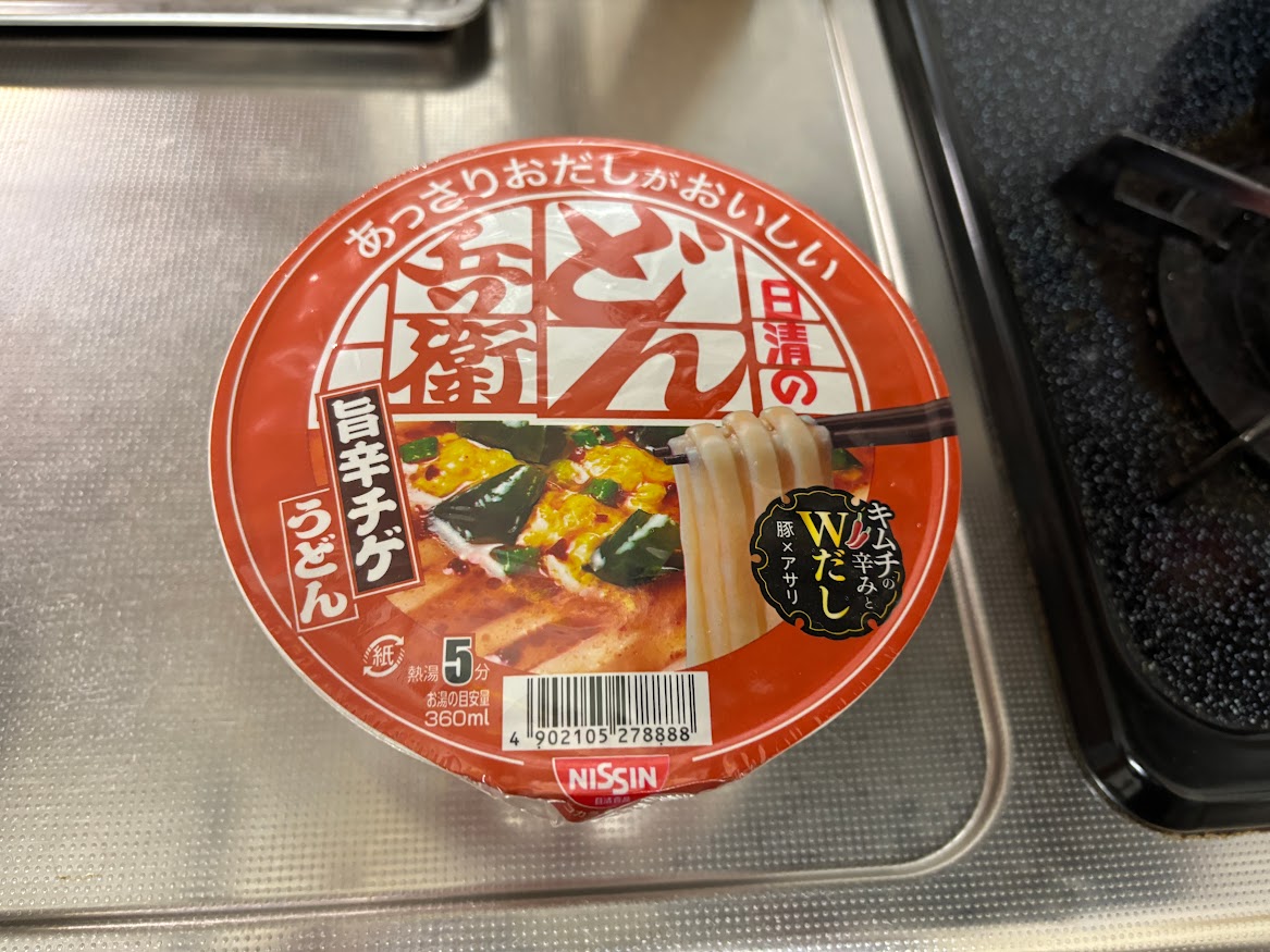 【あっさりおだしがおいしい】日清のどん兵衛 旨辛チゲうどん【キムチの辛みとWだし(豚×アサリ)】