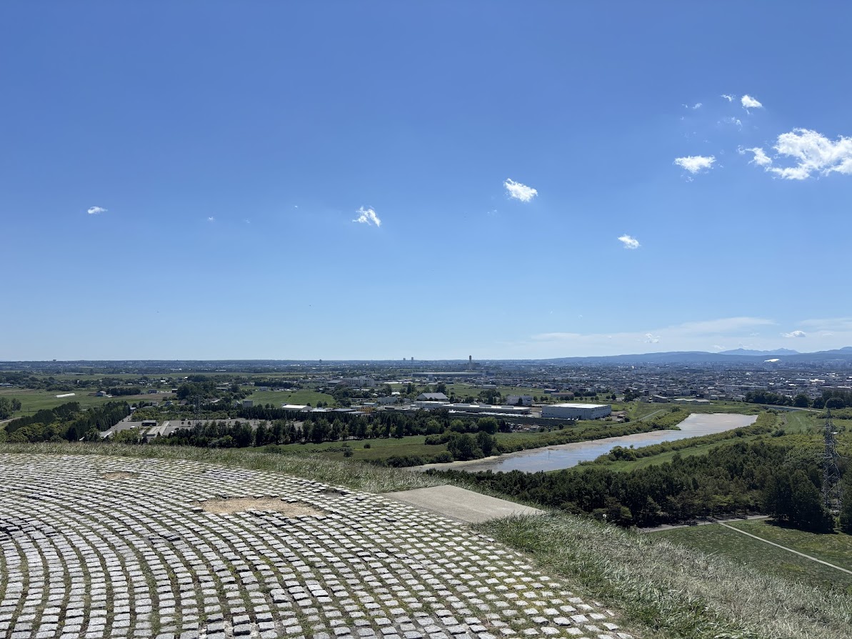 モエレ沼公園のモエレ山、山頂から