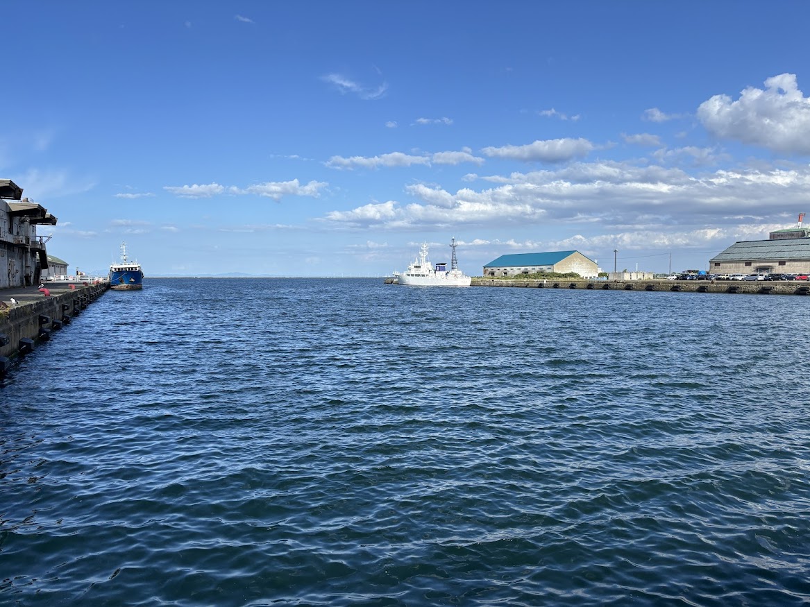 小樽の海と海上保安庁の舩