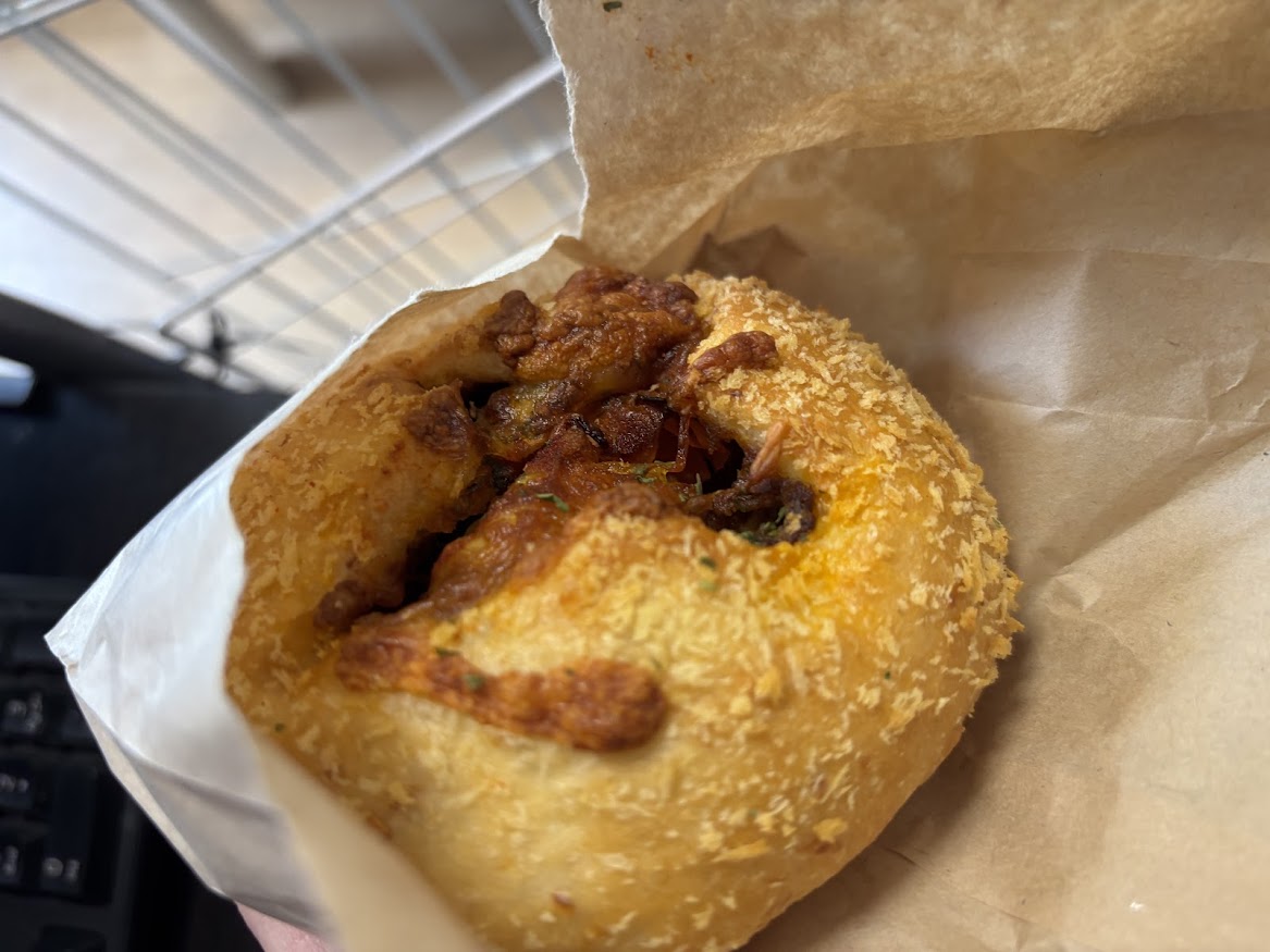 天然酵母ごはんパンle ciel〜るしえるで買ってきた焼きカレーポテサラパン？