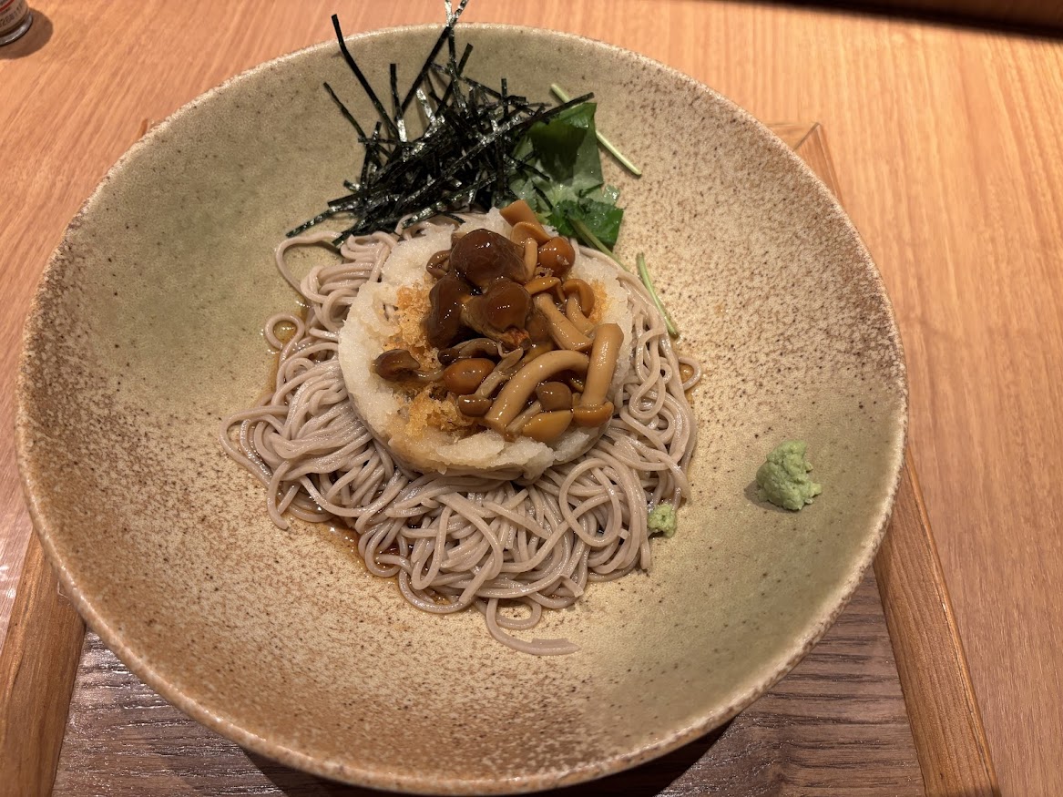 蕎麦 いまゐ 四谷三丁目店で冷なめこおろしそば