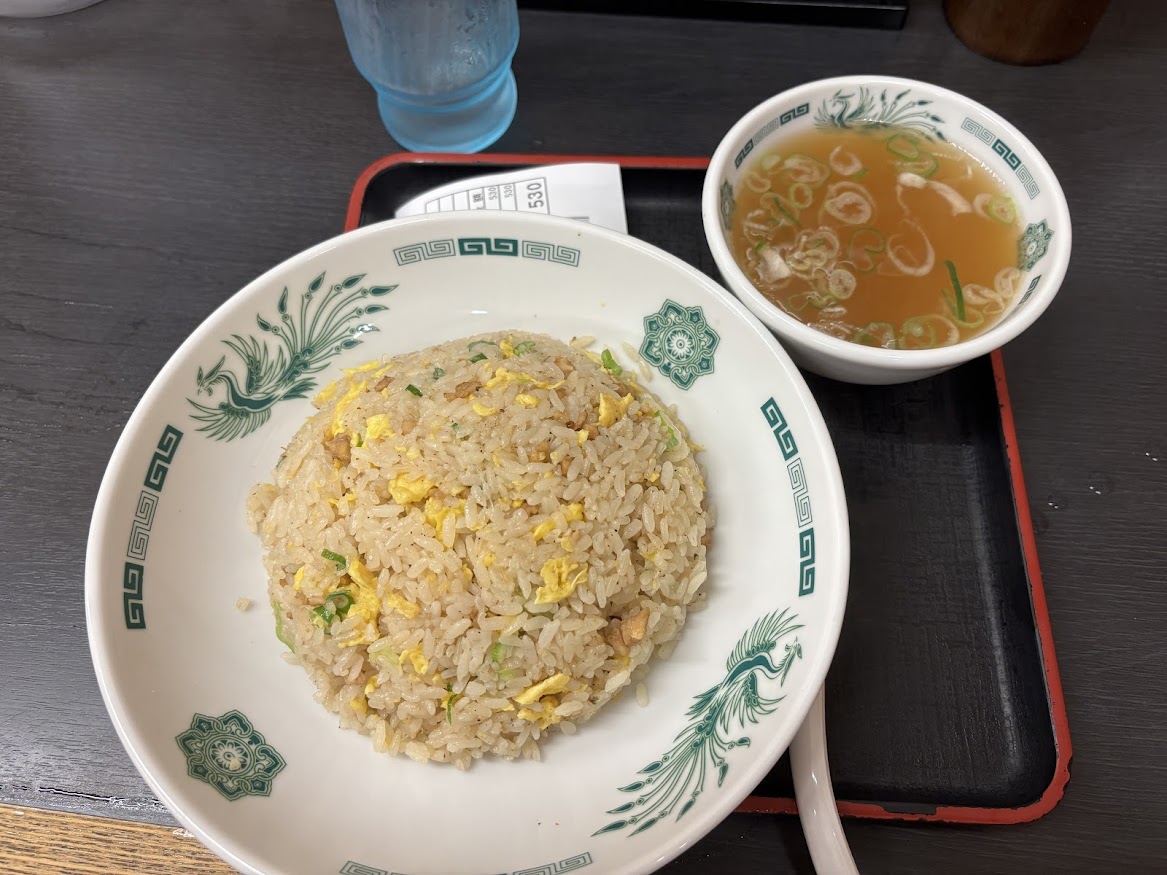 日高屋 新宿東口店でチャーハン（スープ付き）【炒飯】